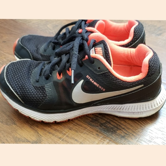 nike dynamic web shoes